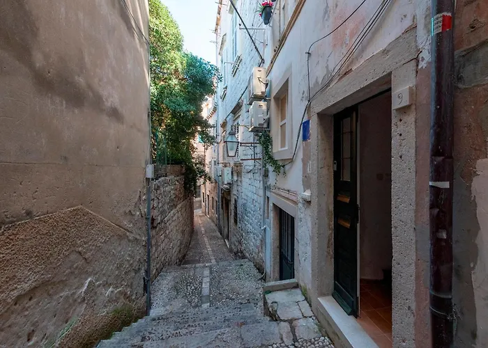 Old Town Fantastic 1 *